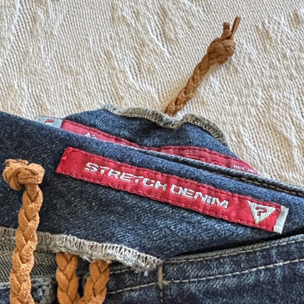 Guess Womenβs Dark Wash Lace-Up Front Jeans Pull Up Stretch Denim BNWT 34 - Picture 12 of 13